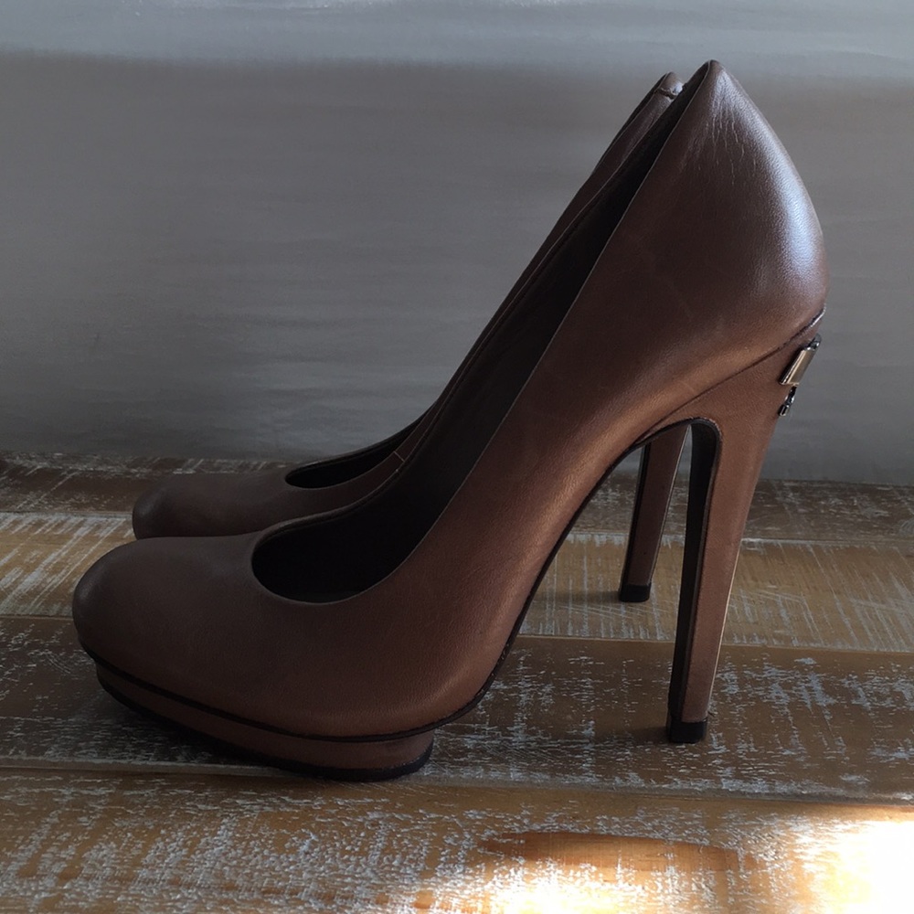 Tory Burch Pump